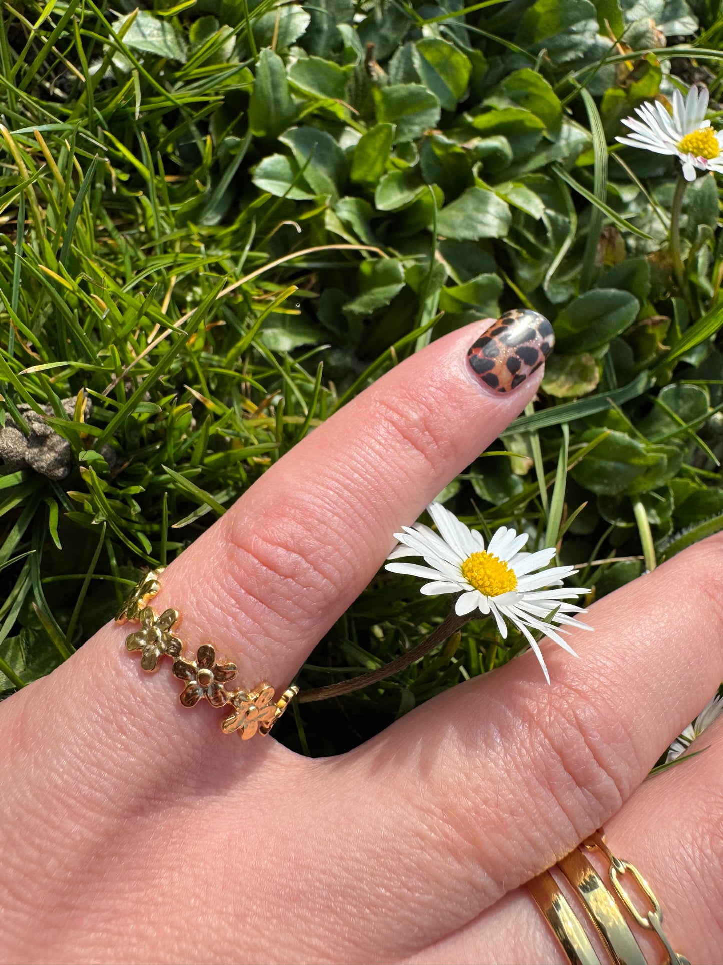 VM | Goudkleurige Ring met Bloemdetail
