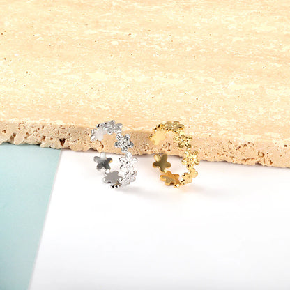 VM | Goudkleurige Ring met Bloemdetail